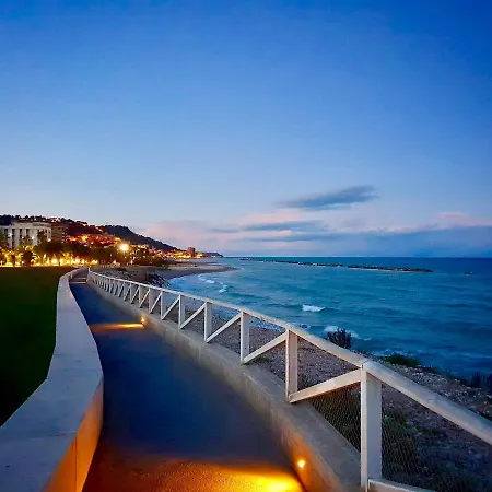 Beachfront, Private Garden, Central Area, Private Entrance Domek letniskowy