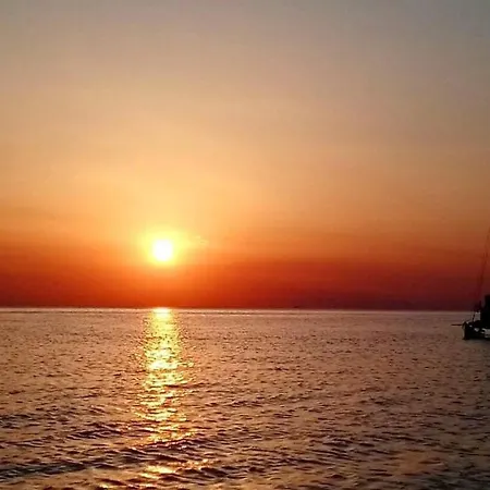 Beachfront, Private Garden, Central Area, Private Entrance * San Benedetto del Tronto