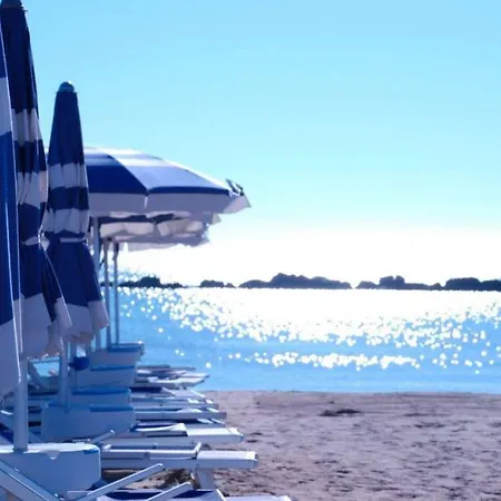 Beachfront, Private Garden, Central Area, Private Entrance * San Benedetto del Tronto