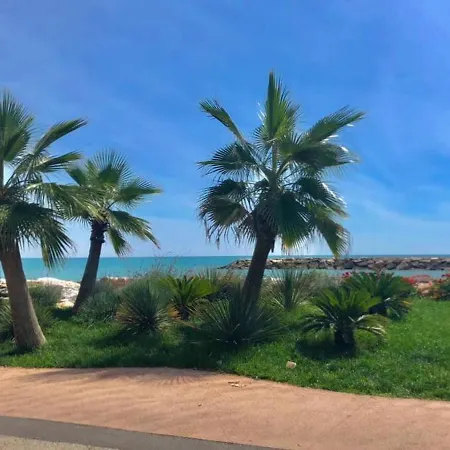 Domek letniskowy Beachfront, Private Garden, Central Area, Private Entrance San Benedetto del Tronto