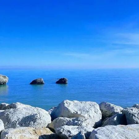 Domek letniskowy Beachfront, Private Garden, Central Area, Private Entrance *